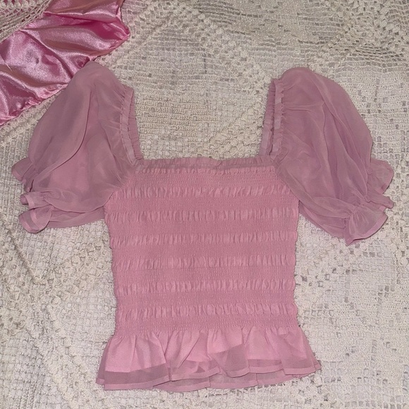 Leyden Smocked Puff-Sleeve Top 🌸 - Picture 1 of 3